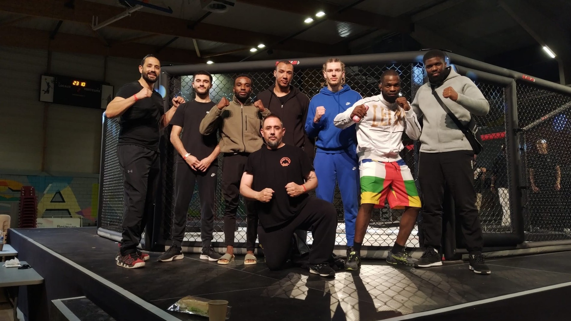 Cours de grappling avec démonstration des techniques de MMA
